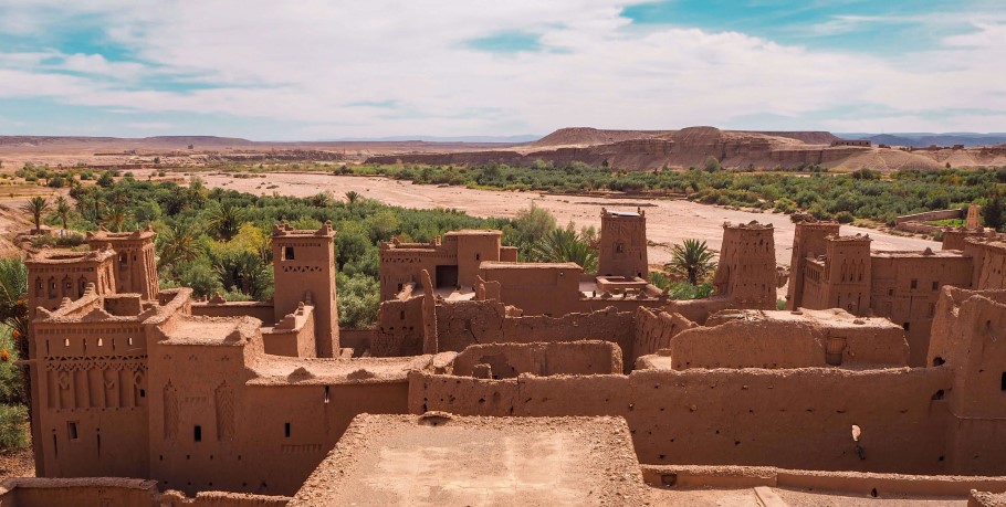 a view over the mud-walled village and a UNESCO world heritage site, Ait Ben Haddou