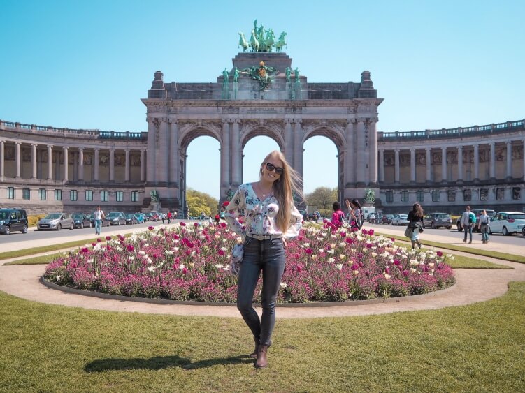 A view of purple blooming tulips and the triumphal arch in Parc du Cinquantenaire, one of the best parks in Brussels