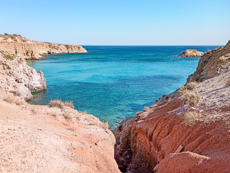 A narrow crack between rocks which is used to access Tsigrado Beach