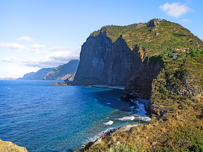 Scenic coastal views of cliffs at Miradouro do Guindaste, a must-see spot on your 7-day Madeira itinerary.